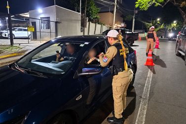 De 70 ve&iacute;culos parados em blitz, fiscaliza&ccedil;&atilde;o da PM registra 34 infra&ccedil;&otilde;es