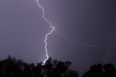 Inmet mant&eacute;m alerta vermelho para tempestades em Foz do Igua&ccedil;u nesta sexta-feira