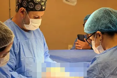 M&eacute;dicos retiram cisto de 7,6 quilos do ov&aacute;rio de jovem em Presidente Franco
