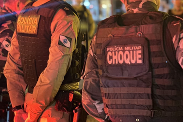     Pol&iacute;cia procura dupla armada ap&oacute;s roubo de ve&iacute;culo no Campos do Igua&ccedil;u