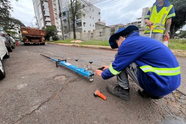 Ruas de Foz passam por teste para definir espessura da nova camada de asfalto
