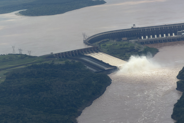 Menos de 24 horas ap&oacute;s fechar, Itaipu reabre vertedouro nesta segunda-feira 