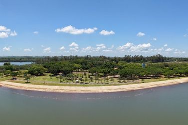 Prainha de Tr&ecirc;s Lagoas reabre dia 31 com guarda-vidas e estrutura renovada