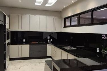 Casa &agrave; venda - 580m&sup2; - Centro