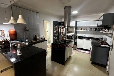 Apartamento &agrave; venda - 87m&sup2; - Centro