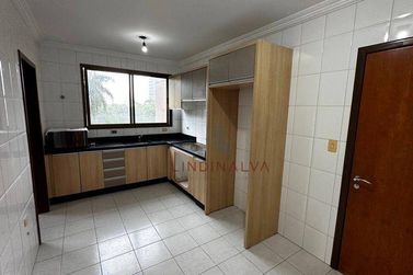 Apartamento &agrave; venda - 127m&sup2; - Centro