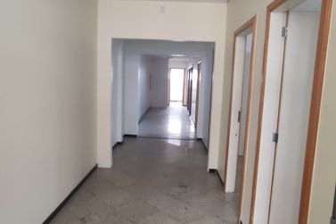 Sala Comercial &agrave; venda - 839m&sup2; - Centro