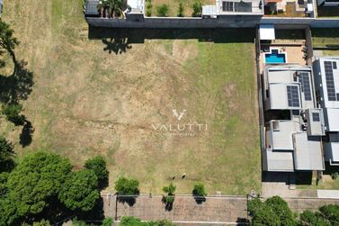 Terreno &agrave; venda - 810m&sup2; - Condominio Residencial Lago dos Cisnes