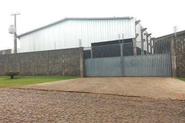 Sal&atilde;o Comercial &agrave; venda - 1413m&sup2; - Distrito Industrial