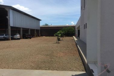 Sal&atilde;o Comercial &agrave; venda - 1413m&sup2; - Distrito Industrial