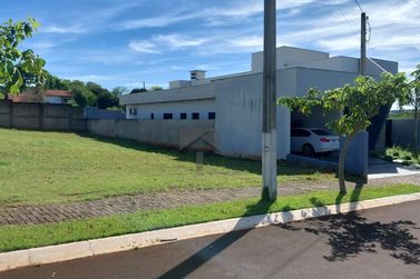 Terreno &agrave; venda - 435m&sup2; - Jardim Claudia