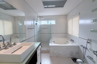 Sobrado &agrave; venda - 464m&sup2; - Condominio Residencial Lago dos Cisnes