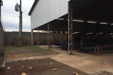 Sal&atilde;o Comercial &agrave; venda - 1413m&sup2; - Distrito Industrial