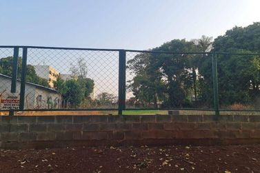 Terreno &agrave; venda - 1800m&sup2; - Centro