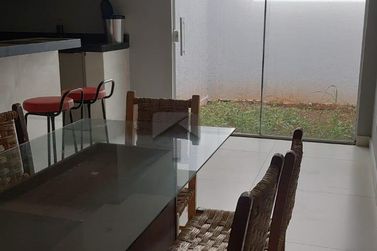 Casa para alugar - 220m&sup2; - Yolanda