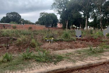 Terreno &agrave; venda - 1884m&sup2; - Bourbon