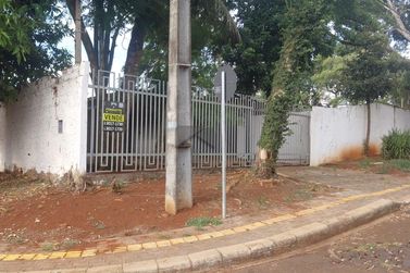 Terreno &agrave; venda - 911m&sup2; - Bourbon