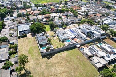 Terreno &agrave; venda - 810m&sup2; - Condominio Residencial Lago dos Cisnes