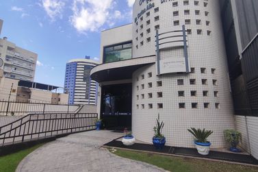 Sala Comercial &agrave; venda - 839m&sup2; - Centro
