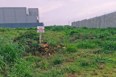 Terreno &agrave; venda - 402m&sup2; - Jardim Polo Centro