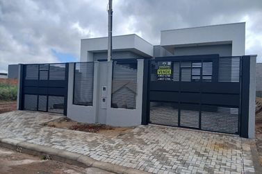 Casa &agrave; venda - 70m&sup2; - Lote Grande