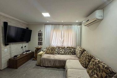 Casa &agrave; venda - 200m&sup2; - Vila A