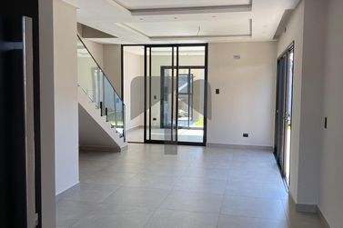 Sobrado &agrave; venda - 215m&sup2; - Yolanda