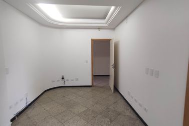 Sala Comercial &agrave; venda - 839m&sup2; - Centro
