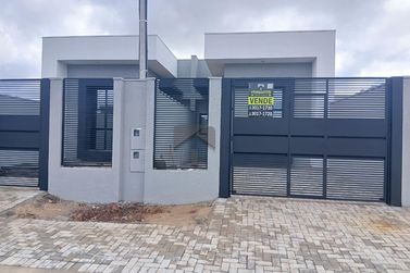 Casa &agrave; venda - 70m&sup2; - Lote Grande