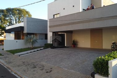 Casa &agrave; venda - 670m&sup2; - Tr&ecirc;s Fronteiras