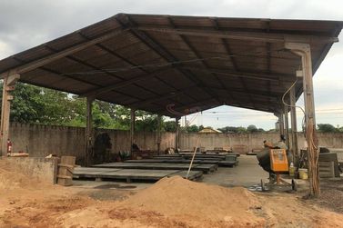 Sal&atilde;o Comercial para alugar - 890m&sup2; - Distrito Industrial