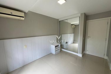 Casa &agrave; venda - 382m&sup2; - Condom&iacute;nio Vila Residencial B