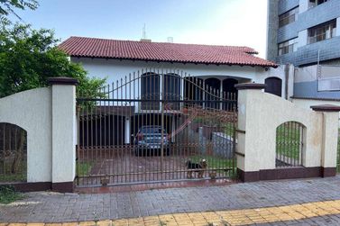 Casa &agrave; venda - 320m&sup2; - Centro