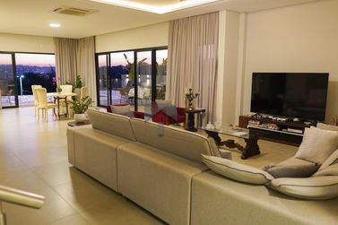 Casa &agrave; venda - 670m&sup2; - Tr&ecirc;s Fronteiras