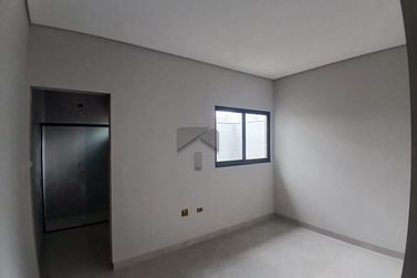 Casa &agrave; venda - 70m&sup2; - Lote Grande