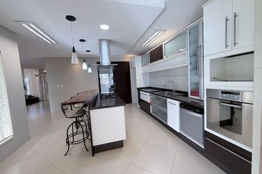 Sobrado &agrave; venda - 464m&sup2; - Condominio Residencial Lago dos Cisnes