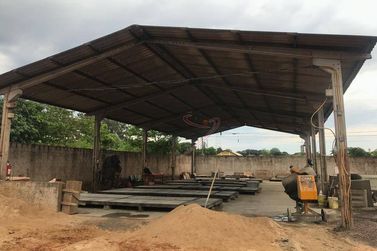 Sal&atilde;o Comercial para alugar - 890m&sup2; - Distrito Industrial