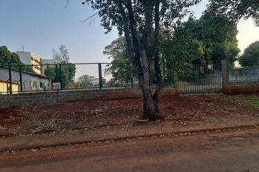 Terreno &agrave; venda - 1800m&sup2; - Centro