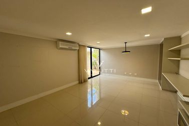 Casa &agrave; venda - 382m&sup2; - Condom&iacute;nio Vila Residencial B