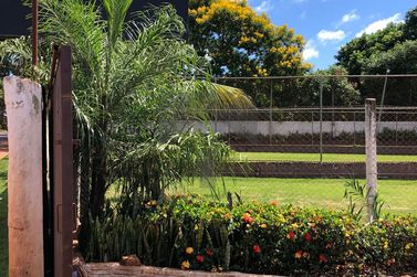 Ch&aacute;cara &agrave; venda - 1200m&sup2; - Lote Grande
