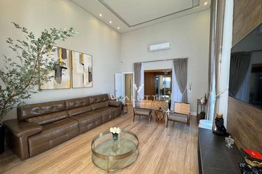 Casa &agrave; venda - 352m&sup2; - Condom&iacute;nio Residencial Dom Laurindo