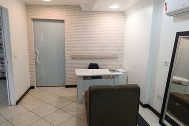 Sala Comercial para alugar - 150m&sup2; - Centro