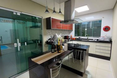 Sobrado &agrave; venda - 238m&sup2; - Jardim Lind&oacute;ia