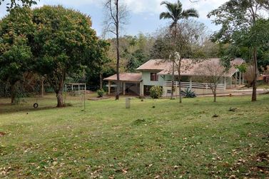 Ch&aacute;cara &agrave; venda - 6000m&sup2; - Jardim Tropical