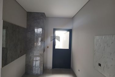 Casa &agrave; venda - 70m&sup2; - Lote Grande