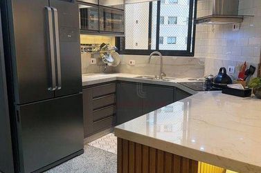 Apartamento &agrave; venda - 192m&sup2; - Centro