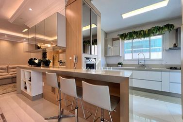 Apartamento &agrave; venda - 200m&sup2; - Meia Praia