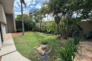 Casa &agrave; venda - 382m&sup2; - Condom&iacute;nio Vila Residencial B