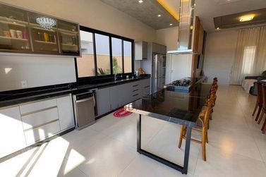 Casa &agrave; venda - 248m&sup2; - Condom&iacute;nio Horizontal Fechado Arco de Paris