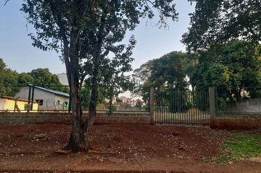 Terreno &agrave; venda - 1800m&sup2; - Centro
